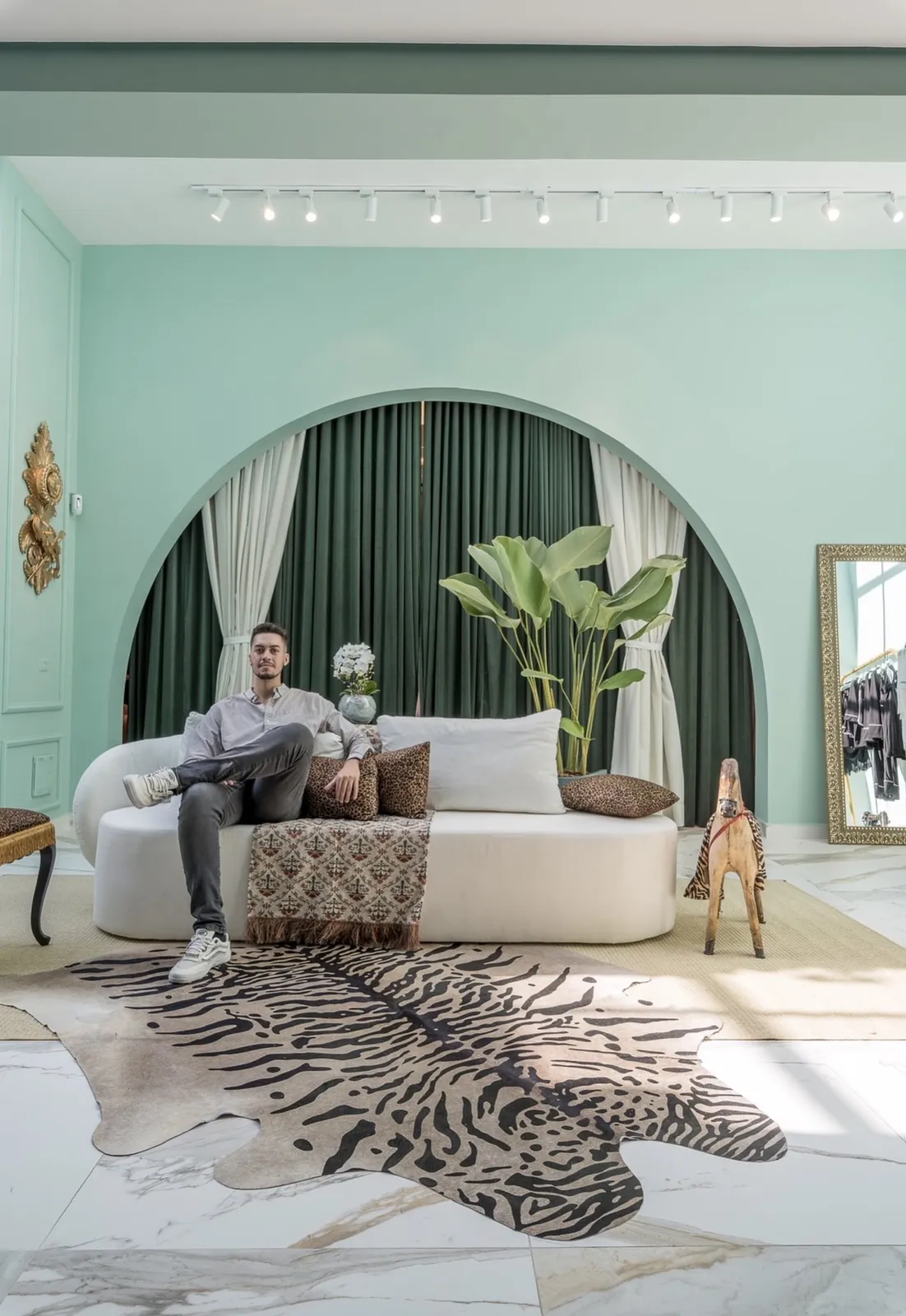 Atendimento presencial em showroom de projeto Stering Arquitetura